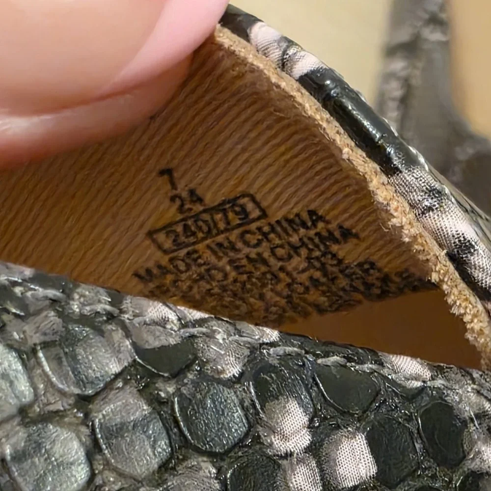 Old Navy Gray Black‎ White Snakeskin Faux Leather Pointy-Toe Preppy Loafers Sz 7